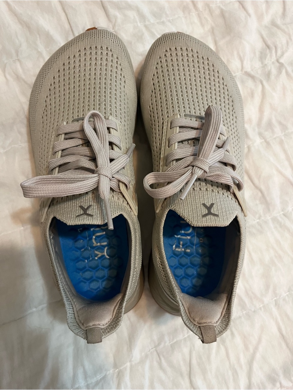 Flux Knit Athletic Sneakers in Light Gray with Blue Insole